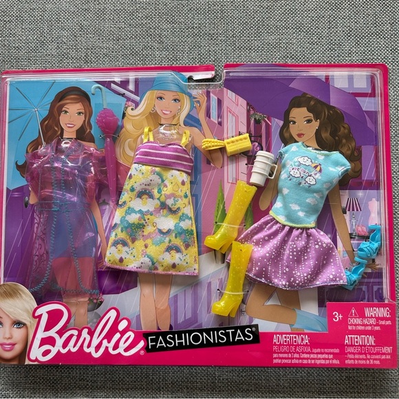 Barbie Fashionistas 3 Pack of clothes featuring outfits for a rainy day 2011 - Picture 1 of 9